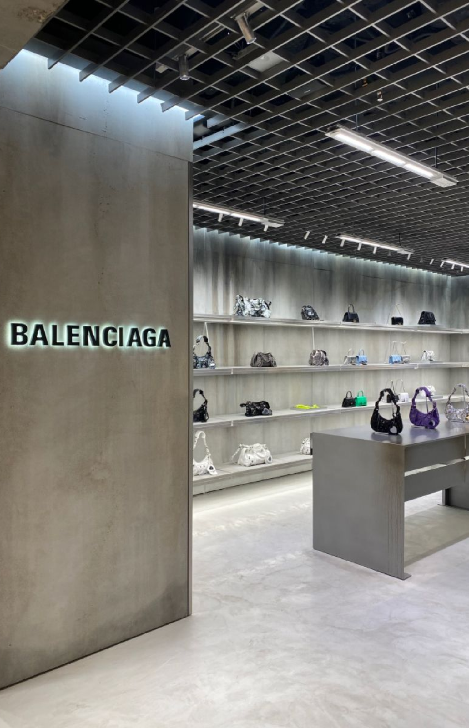 BALENCIAGA