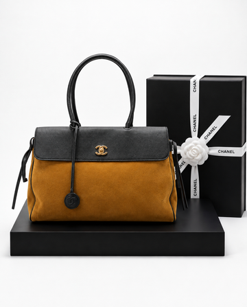 Chanel Large Tote Suede Mostaza
