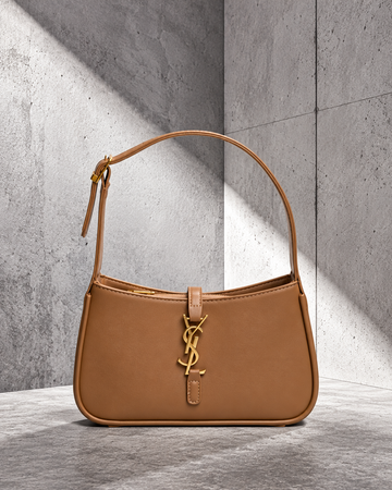 Ysaint Laurent Le 5 à 7 Clásica Beige