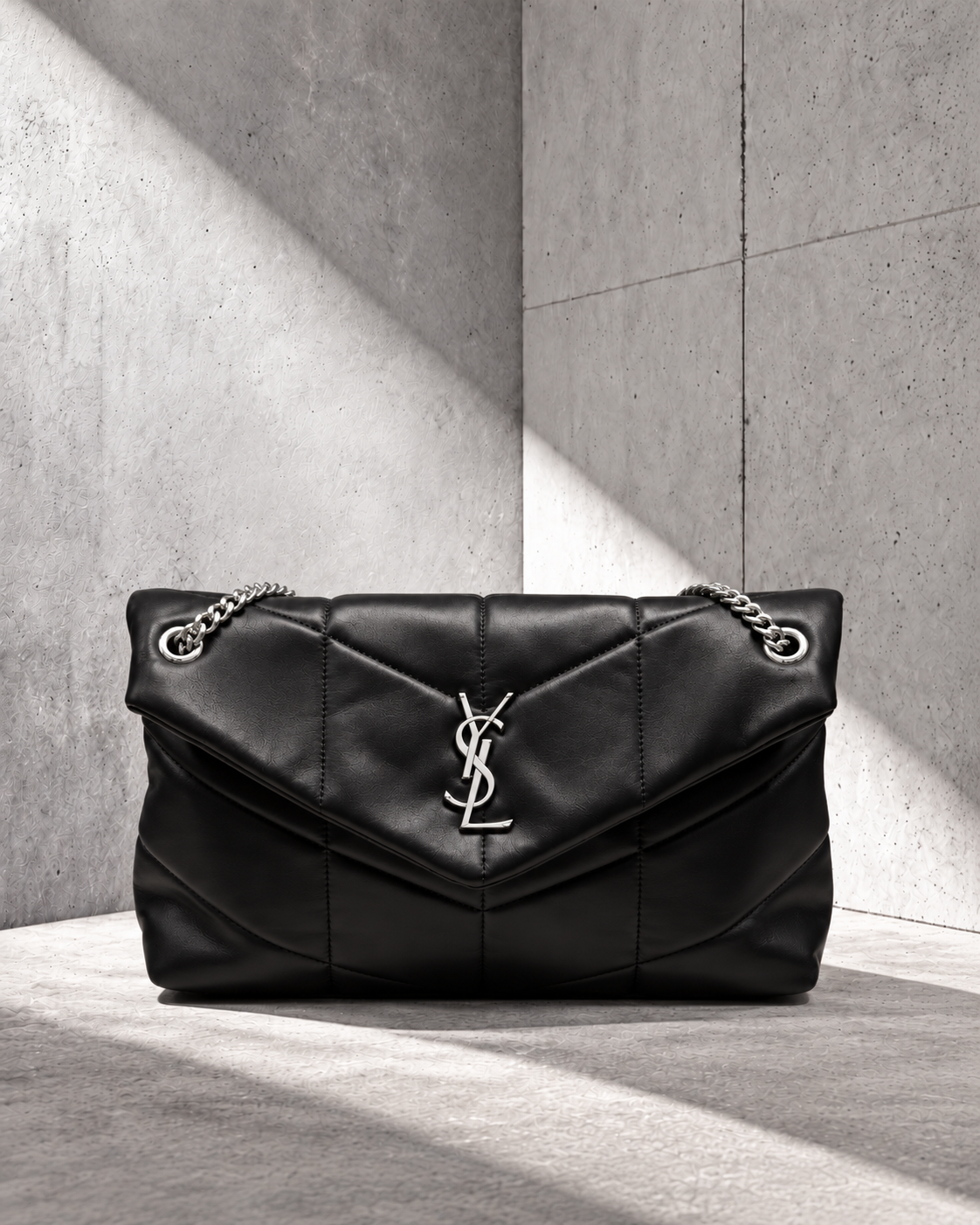 Ysaint Laurent Loulou Puffer Negro Plateado