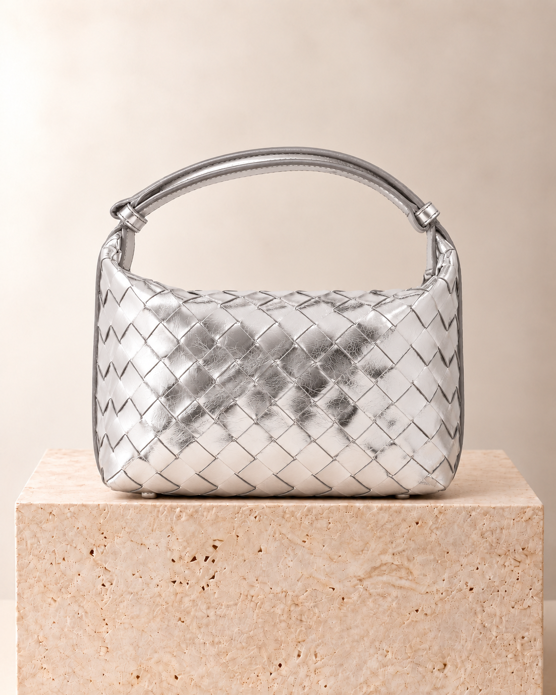 Bottega Veneta Wallace Intrecciato Plateado