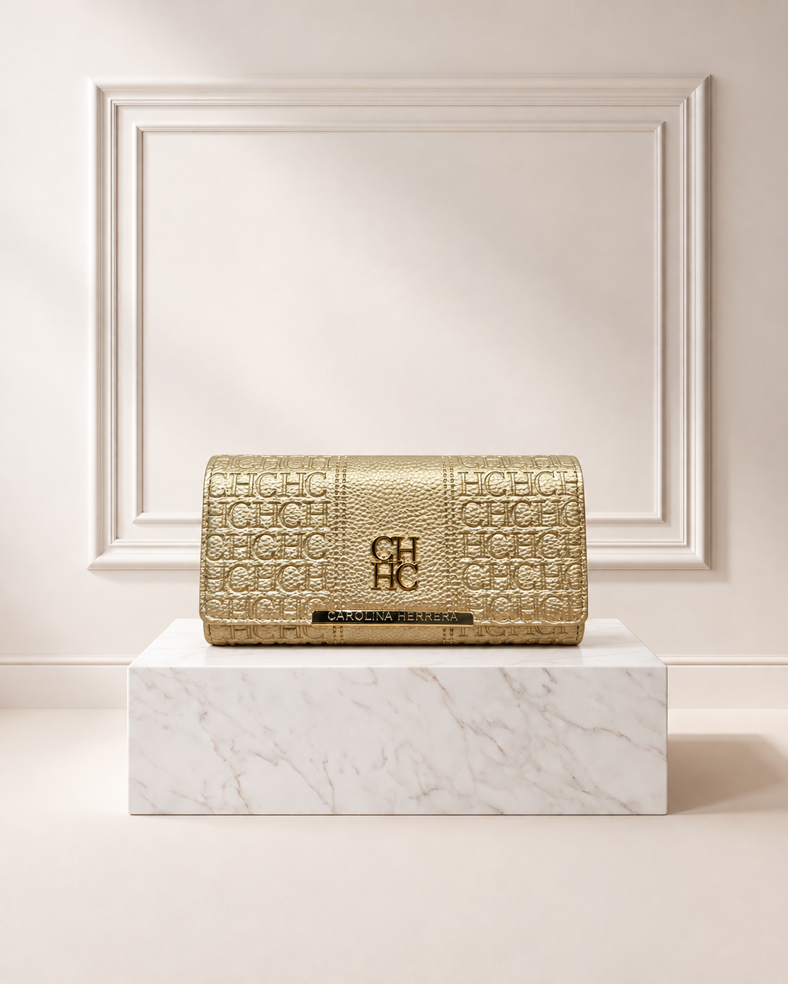Carolina Herrera Continental Monograma Dorada