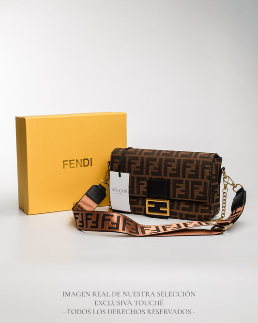 Fendi Baguette Marrón Monograma