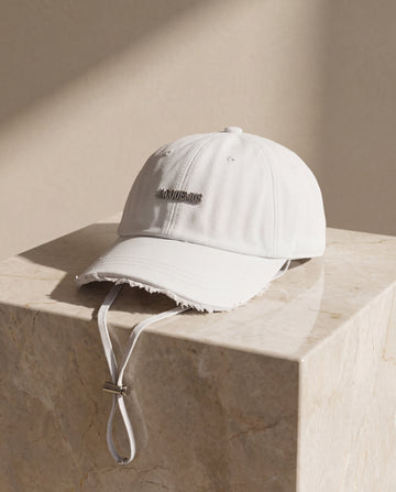 Jacquemus La Casquette Artichaut Blanco
