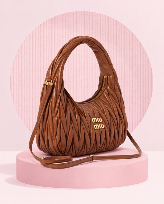 Miu Miu Wander Hobo Marrón Matelassé