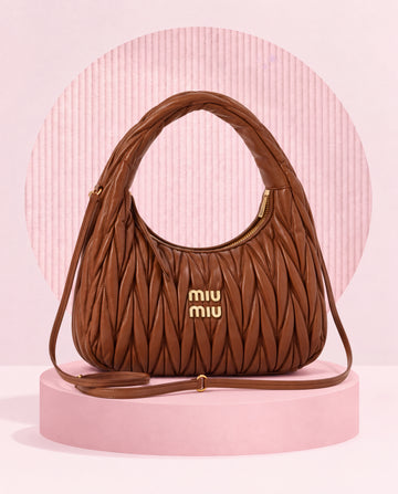 Miu Miu Wander Hobo Marrón Matelassé