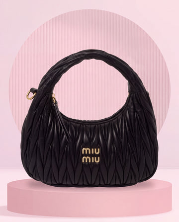 Miu Miu Wander Hobo Negro Matelassé