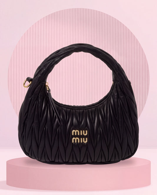 Miu Miu Wander Hobo Negro Matelassé