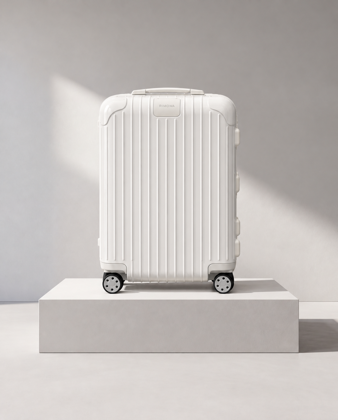 Rimowa Essential Cabin Blanco